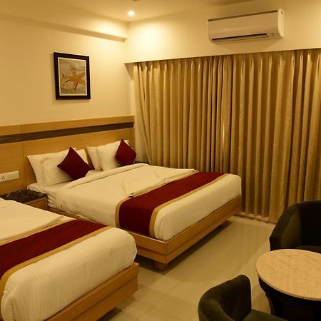 Hotel U.T.Elite Bangalore Esterno foto