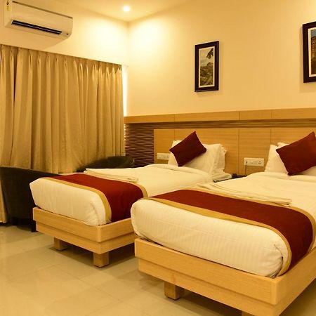 Hotel U.T.Elite Bangalore Esterno foto
