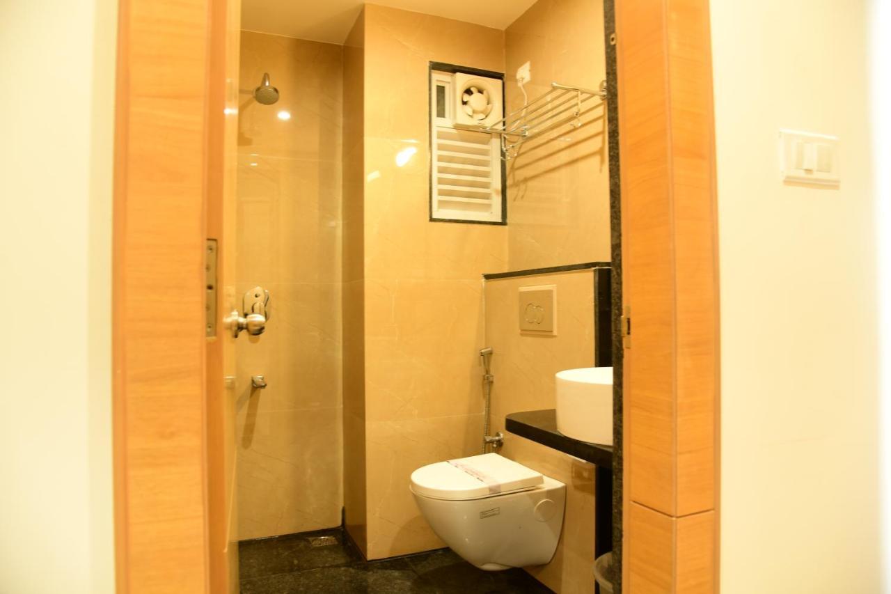 Hotel U.T.Elite Bangalore Esterno foto
