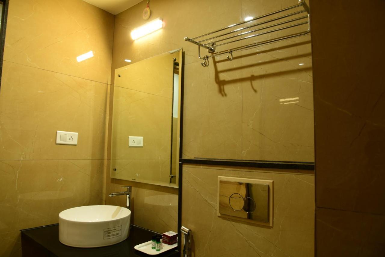 Hotel U.T.Elite Bangalore Esterno foto
