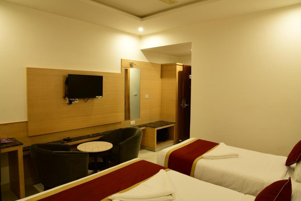 Hotel U.T.Elite Bangalore Esterno foto
