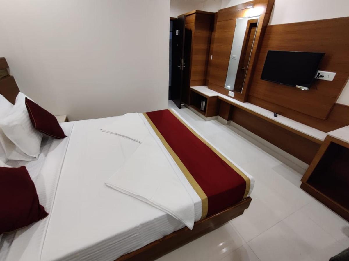 Hotel U.T.Elite Bangalore Esterno foto